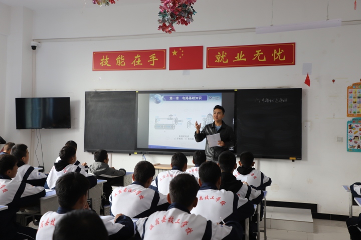 课本变“薄”了 金华援疆教师“特制”校本教材(图3)
