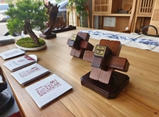 火到联合国、还被“带上天” 鲁班锁到底是种什么玩具？(图2)