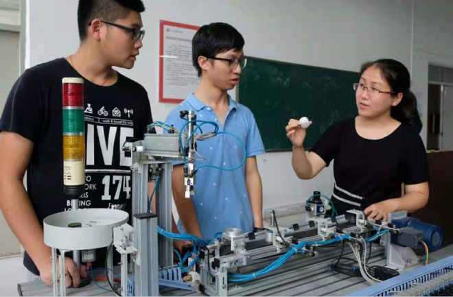 广州南洋理工职业学院：电气自动化就是这么溜(图2)