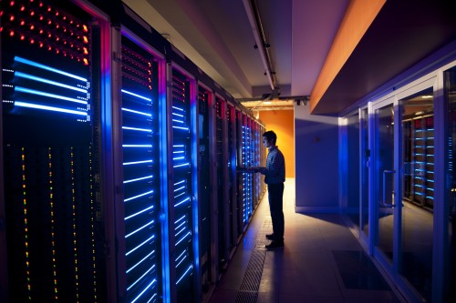 施耐德电气与Compass Datacenters签署30亿美元数据中心深化合作协议(图1)