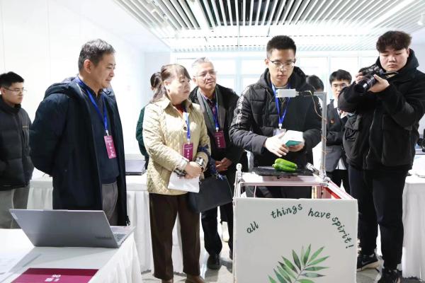 大学生学科竞赛搭建起创新创业的广阔平台(图1)