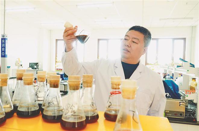 齐齐哈尔大学2023年签订科技成果转化合同金额3621万元位居省属高校前列 他们把科研成果推向生产线(图2)