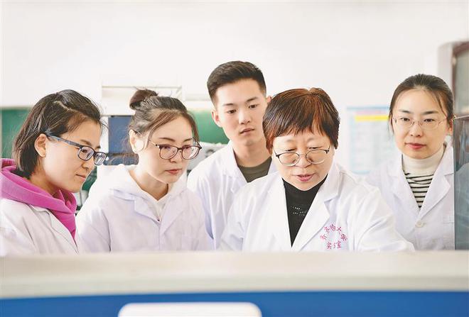 齐齐哈尔大学2023年签订科技成果转化合同金额3621万元位居省属高校前列 他们把科研成果推向生产线(图4)