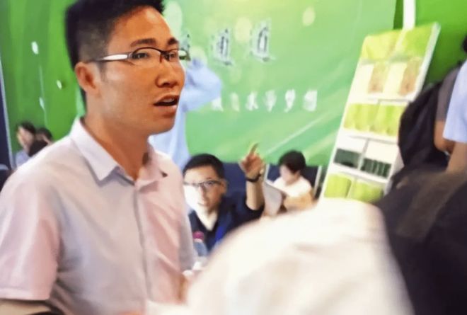 “高考疯子”吴善柳：复读8年终于考上了清华现状不禁令人感慨(图6)