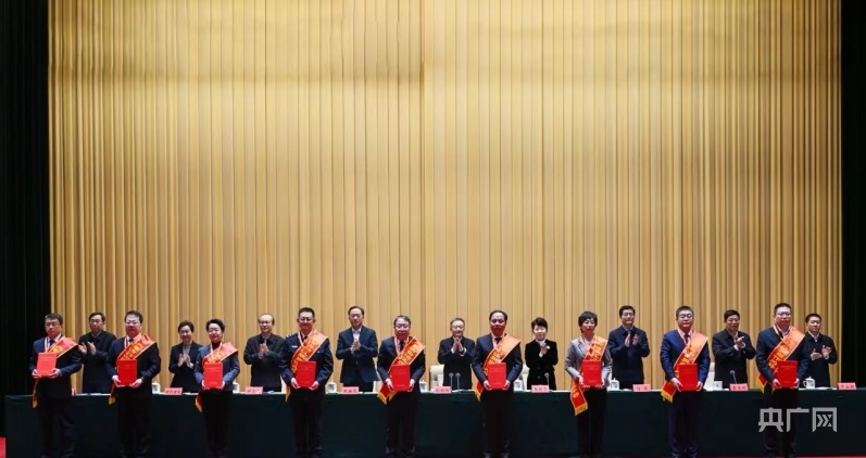 99名同志被内蒙古自治区党委命名为2023年“担当作为好干部”(图1)