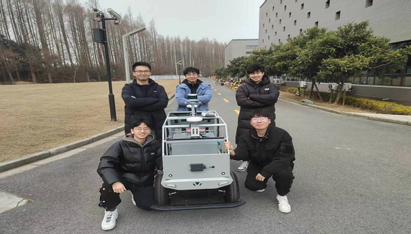 寒假学会调试无人车 上电-特斯拉现代产业学院探索沉浸式教学(图1)
