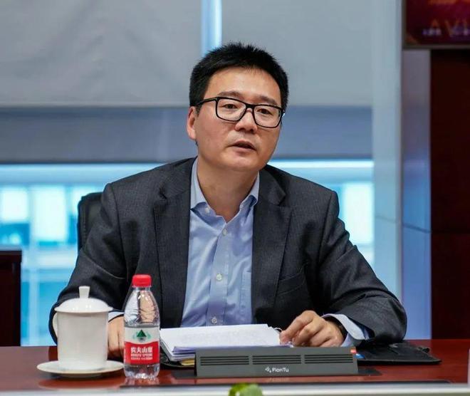 航空工业党组副书记、总经理郝照平会见上海电气党委书记、董事长吴磊(图1)