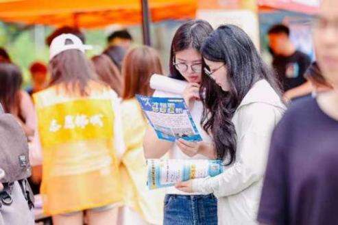 学长学姐为就业帮忙——成都“青年发展启航行动”学长学姐助力计划示范活动举行(图2)