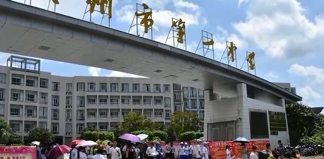 回顾高考疯子吴善柳：10年一直高考考上北大都不去必须上清华(图13)