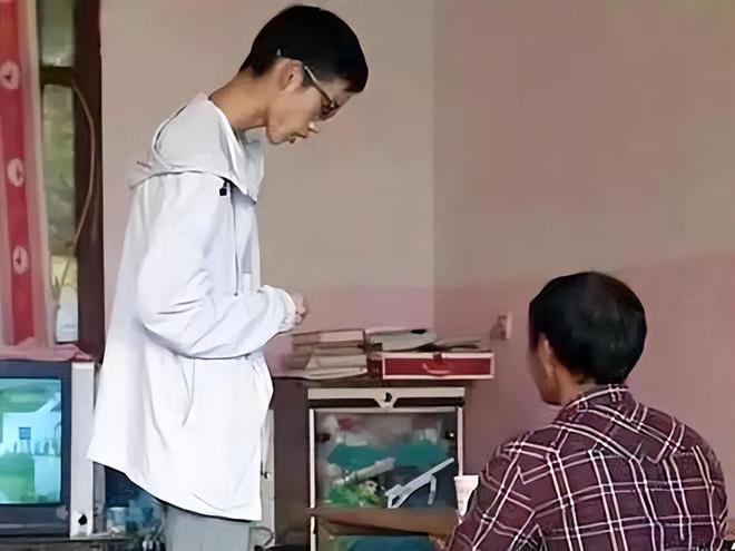 2019年搬砖小伙林万东：高考713分被嘲上清华也没用如今怎样(图1)