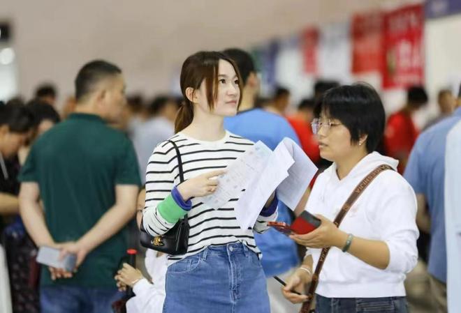 高考十大热搜专业出炉！计算机机跌出前三电气工程夺得第一(图2)