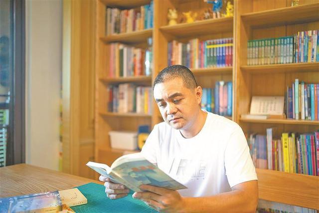高级工程师胡新华：我为飞机做“体检”(图1)