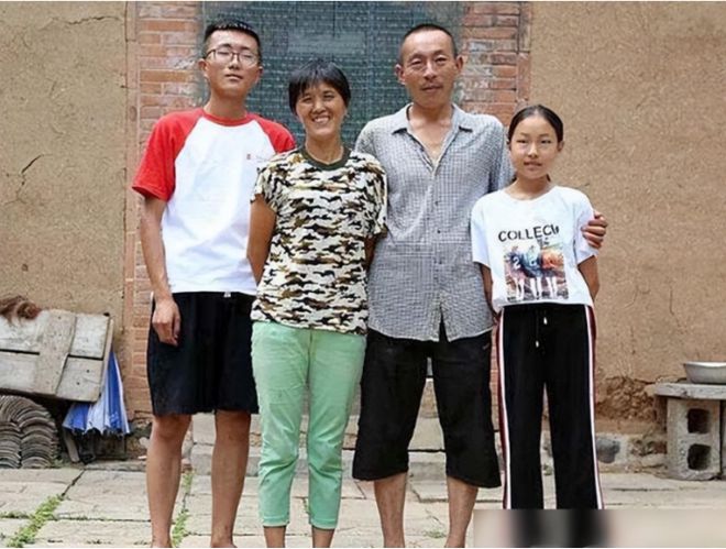 “搬砖小伙”林万东：713分考上清华被嘲无用5年过去近况如何？(图12)