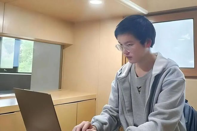 “搬砖小伙”林万东：713分考上清华被嘲无用5年过去近况如何？(图17)