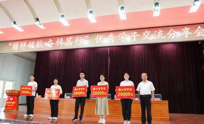 滕州：一中5位优秀学子考入清华、北大(图2)